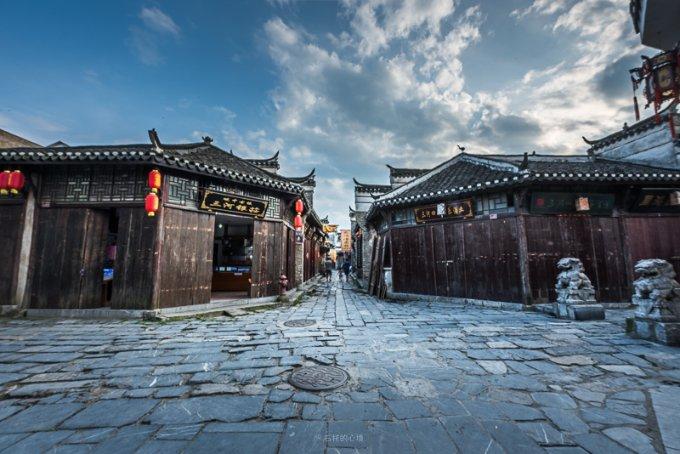 王登龙：用大爱点亮希望之光